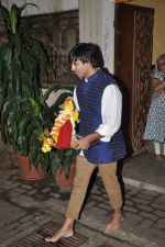 Vivek Oberoi takes Lord ganesh for Visarjan in Mumbai on 12th Sept 2013 (6).JPG
